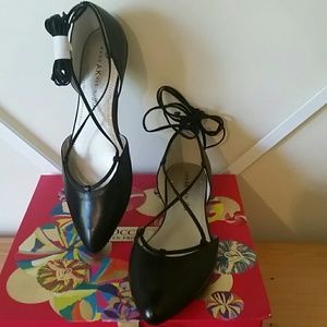 AK Anne Klein Black Pointy Lace Up Flats!